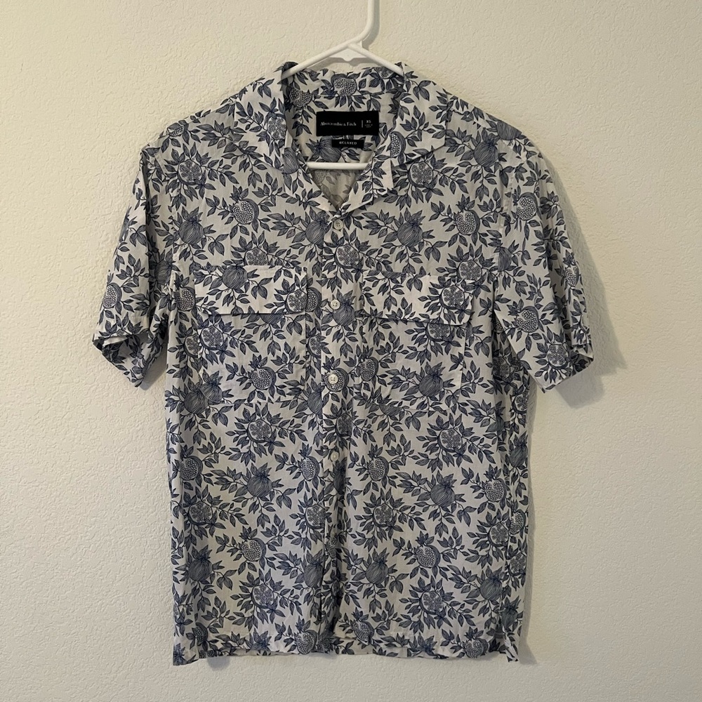 Abercrombie & Fitch Floral Print Short Sleeve Button-Up Men’s Size XS